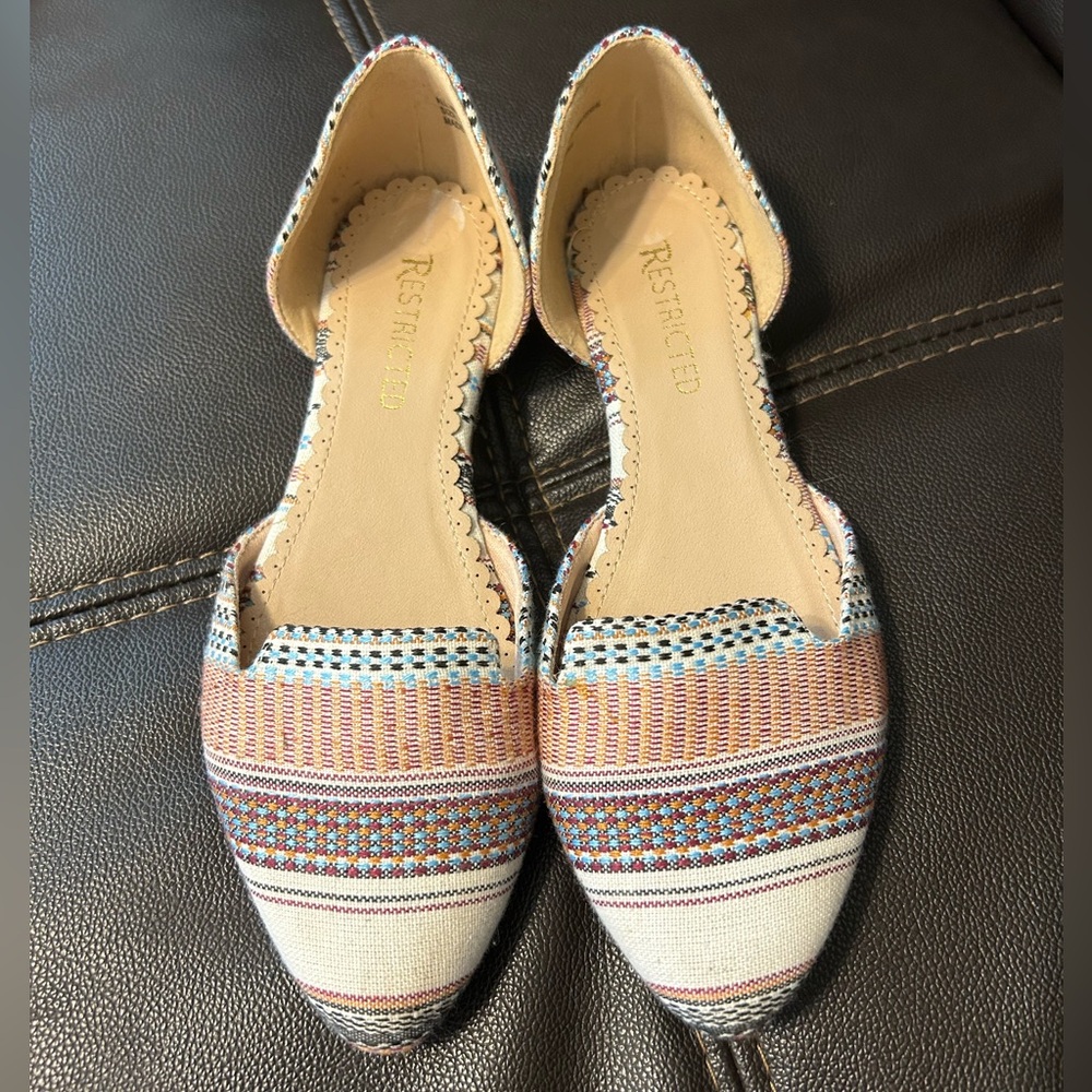 NWOT. Restricted Slip On. Size 8. - Picture 8 of 9